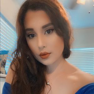 Meet your Posher, Roxana